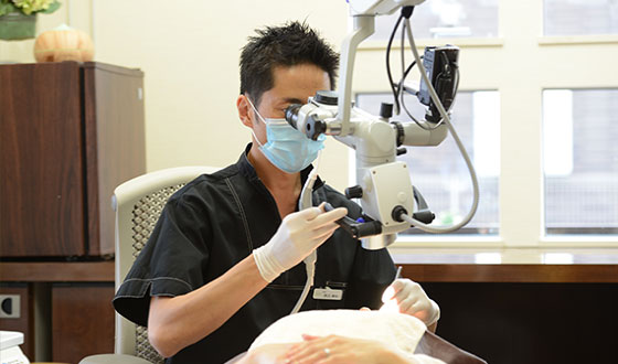 理由③マイクロスコープ（顕微鏡）を使いこなす歯科医師として日本顕微鏡協会の認定を受けています。